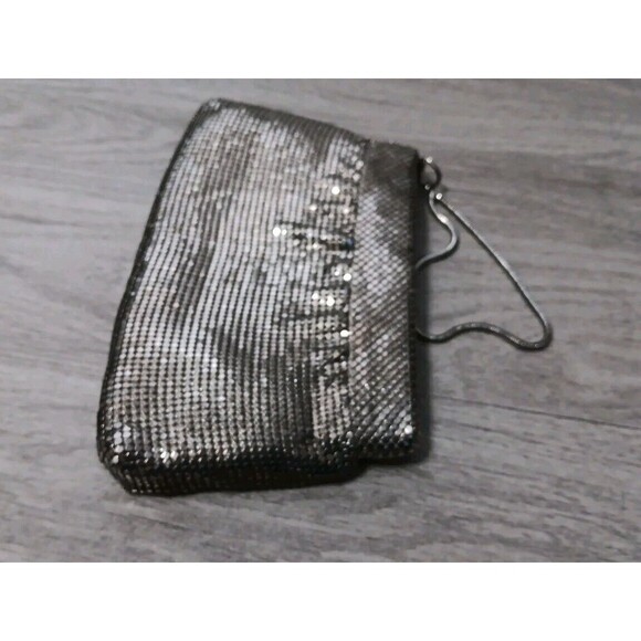 Vintage Metal Mesh Woman's Handbag Silver Color, Pre-owned, Vintage, Hong Kong - Picture 8 of 9